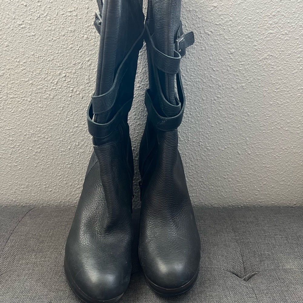 Brand New UGG Caroline Leather Tall Heel boot